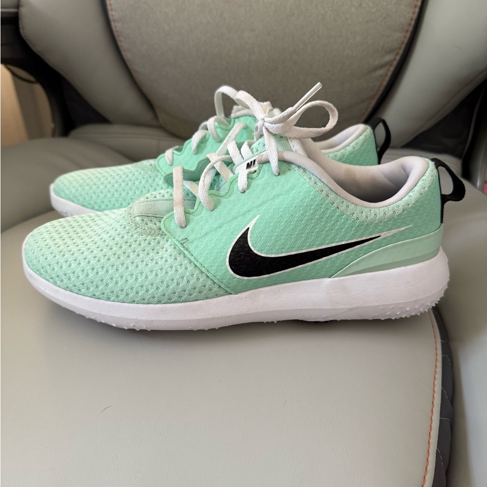 Nike Women's Mint Green Athletic Sneakers with Black Swoosh